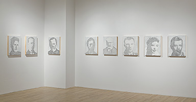 Portraits, série, 2011, acrylique et fusain sur contre-plaqué, vue d'exposition (Expression - Saint-Hyacinthe).